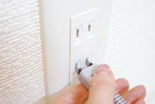 コンセント修理・取付 nakadenko_仲電工_電気工事、水道トラブル、エアコン修理_エアコン設置、取り外し_コンセント増設・移動_便利屋