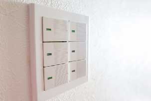 スイッチ取付・修理
nakadenko_仲電工_電気工事、水道トラブル、エアコン修理_エアコン設置、取り外し_コンセント増設・移動_便利屋